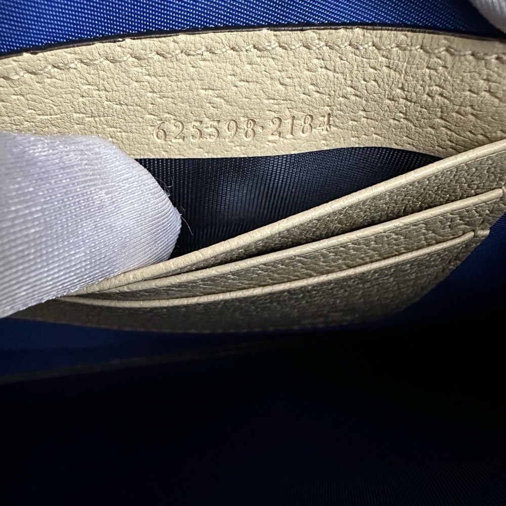 Auth off the Grid Clutch Like new - Picture 12 of 15